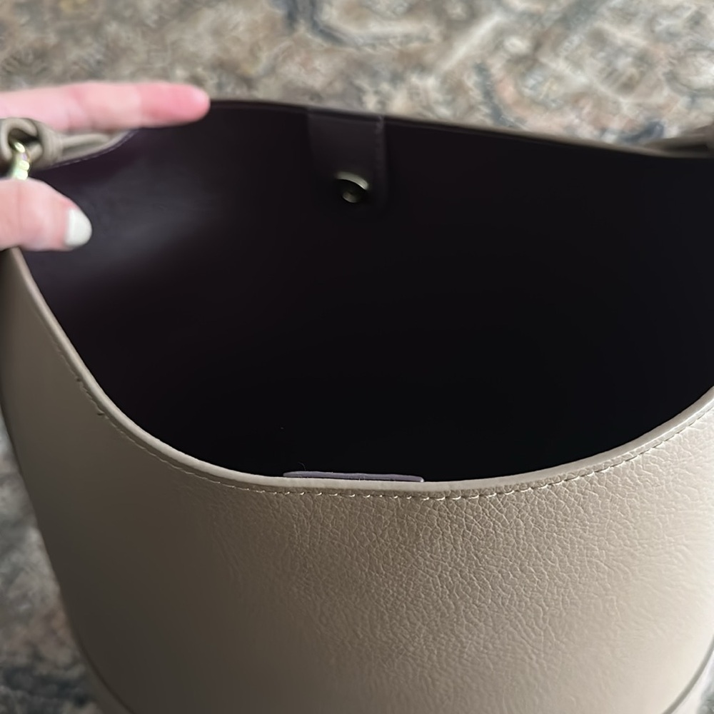 Freja New York Beige Leather Bucket Bag - Picture 4 of 4